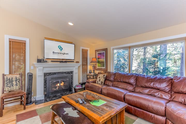 Blue08-family-friendly Sunriver Retreat | Hot Tub - Sunriver, OR