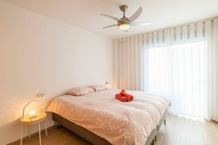 Hlavná spálňa so stropným ventilátorom