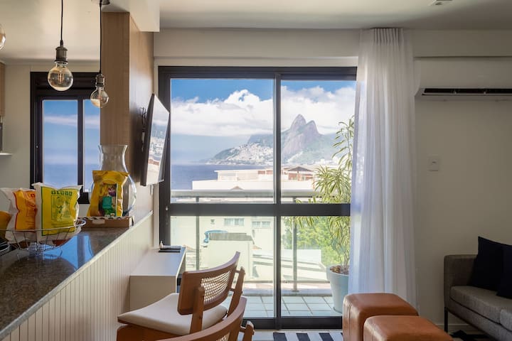Renovated Apartment with Sea View in Ipanema