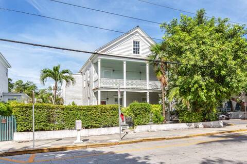 Balcony, & Pool, Near Duval - Bananas Foster