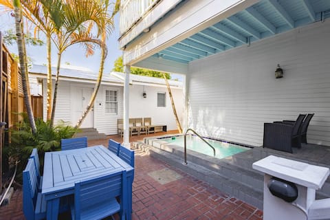 1 Block to Duval St | Banana's Foster Guesthouse