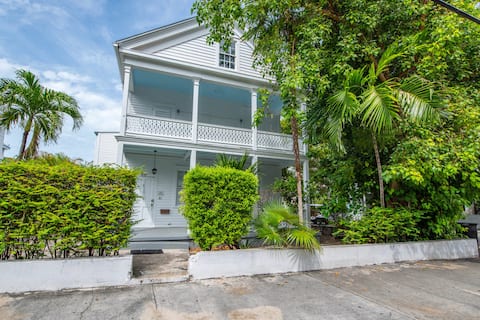 1 Block to Duval St | Banana's Foster Guesthouse