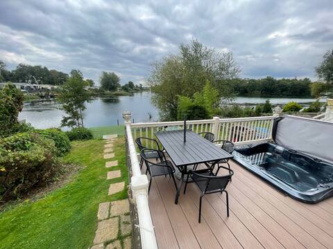 Lakeside retreat 3 with fishing, hot tub @tattersh