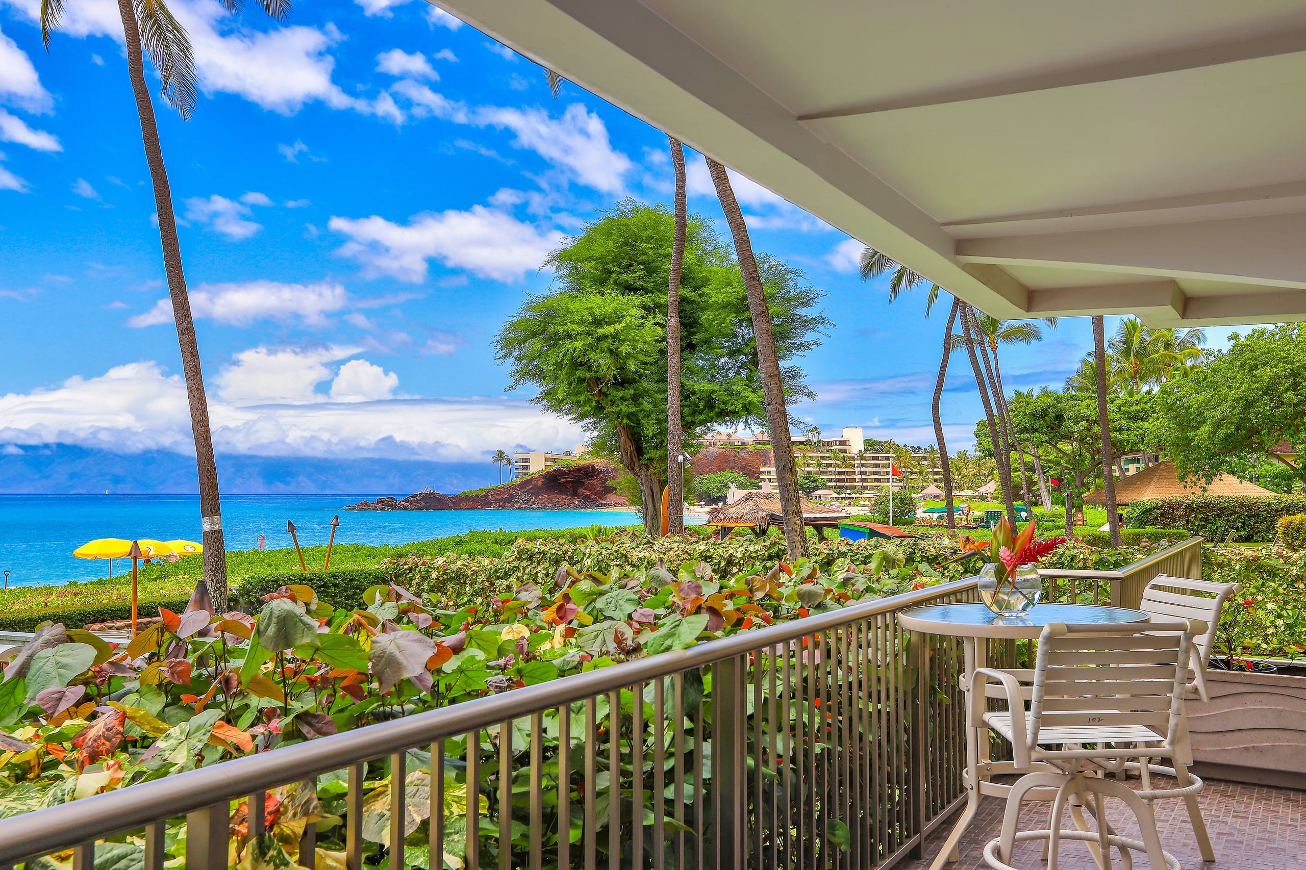 Condo in Lahaina · ★4.5 · 2 bedrooms · 4 beds · 2 baths - Image 1