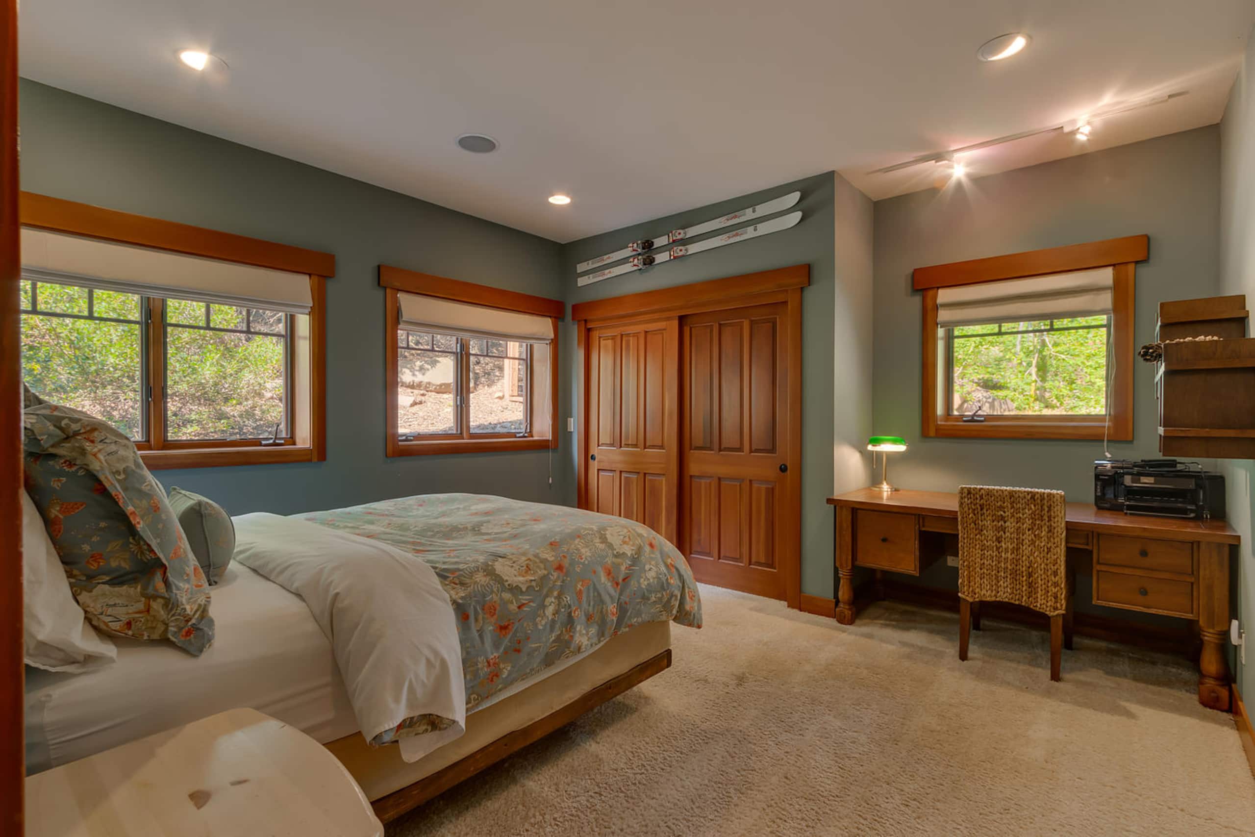 Luxury North Lake Tahoe Retreat for Groups - Photo 16