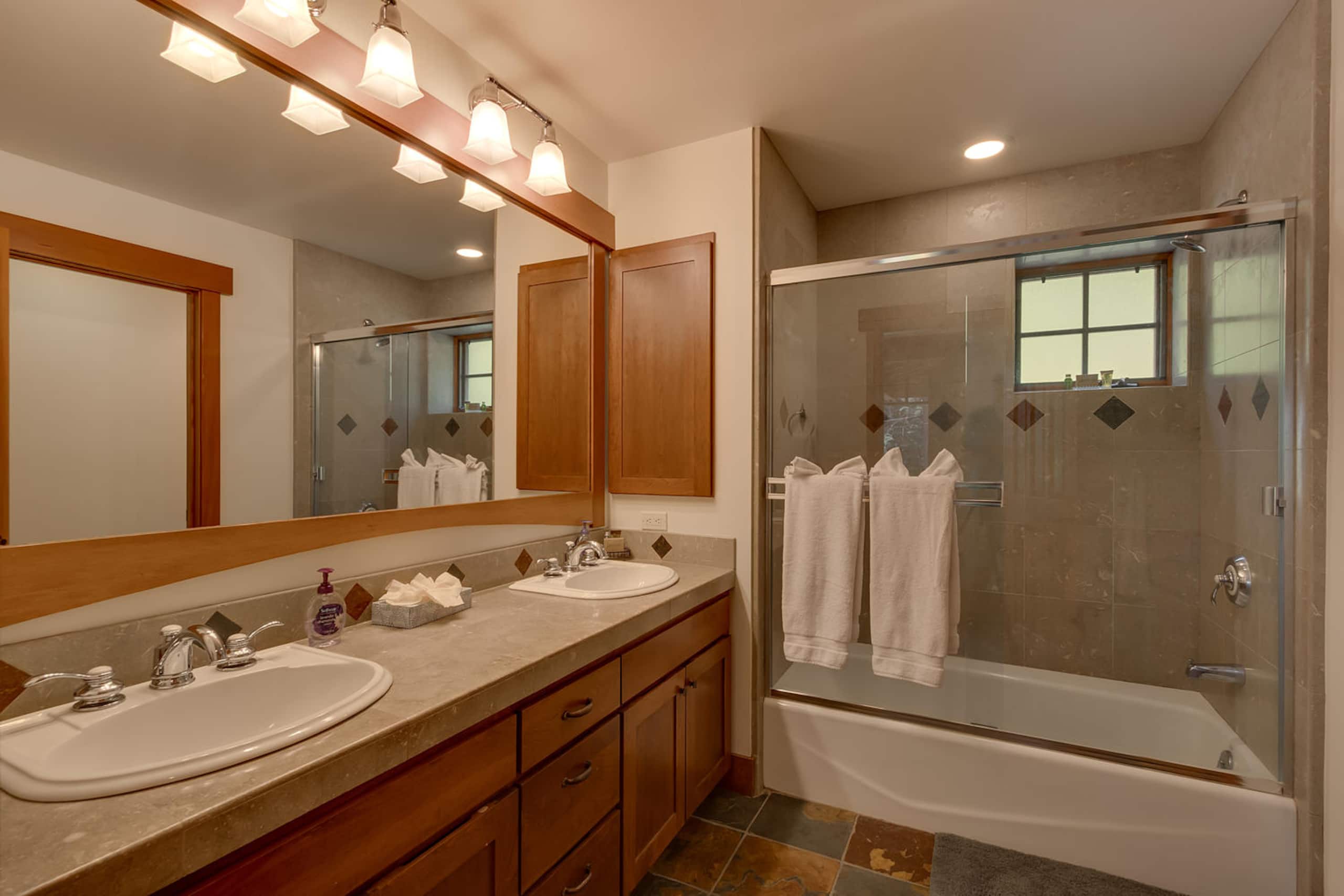 Luxury North Lake Tahoe Retreat for Groups - Photo 15