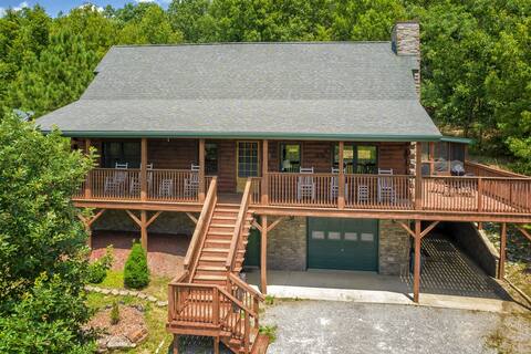 Amazing Log Home near Wineries, Fishing and Hiking