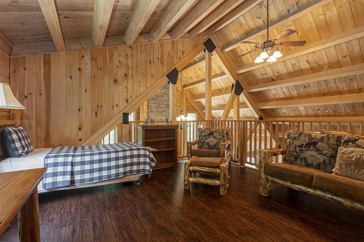 Общо помещение с две единични легла