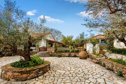 Fairytale Blue-Chranoi Seaside Retreats Up to 8ppl