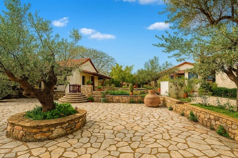 Fairytale Blue-Chranoi Seaside Retreats Up to 8ppl
