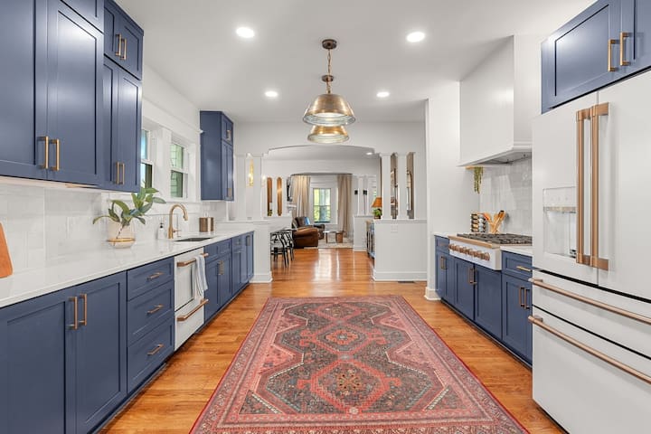 Music City Melody: Nashville Craftsman Gem!