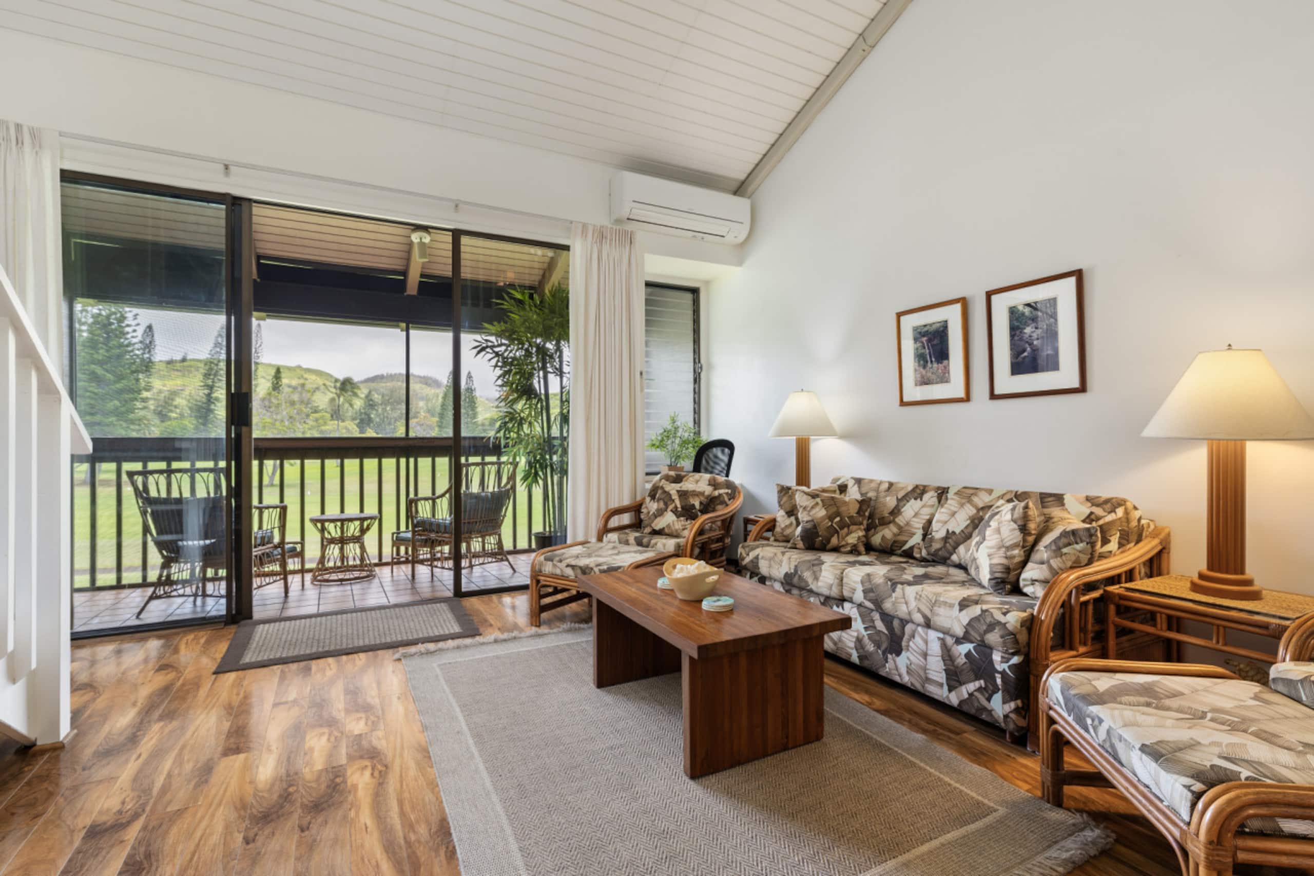 Condo in Kahuku · ★4.84 · 2 bedrooms · 4 beds · 2 private baths - Image 2