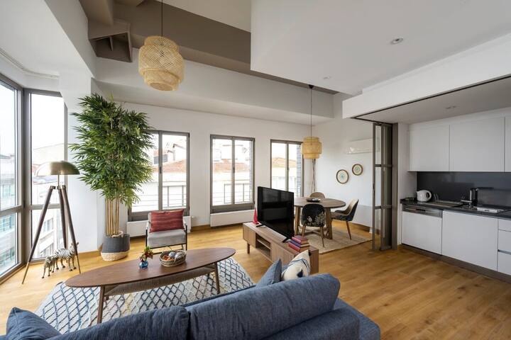 The Ultimate Luxury Bright Loft + Views! #123 gallery image 2