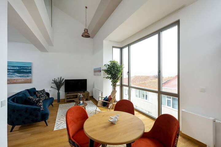 Gorgeous Bright New Modern Duplex Loft Gem! #124 gallery image 3