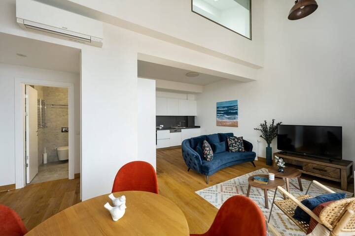 Gorgeous Bright New Modern Duplex Loft Gem! #124 gallery image 4