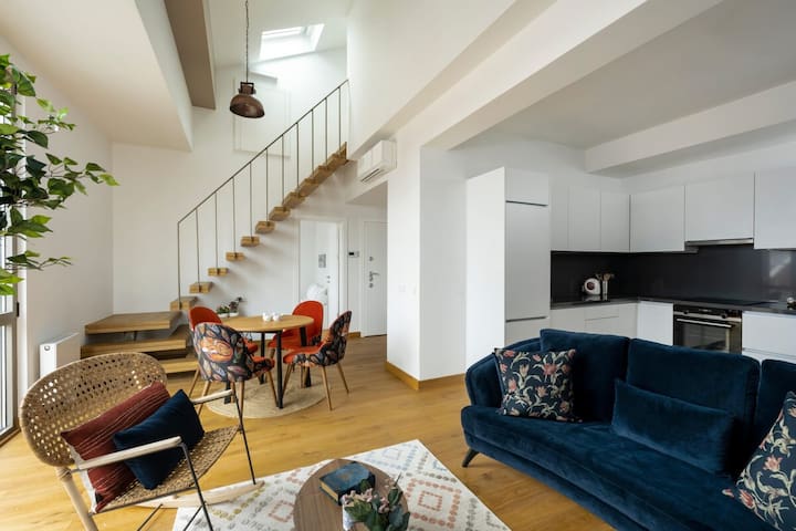 Gorgeous Bright New Modern Duplex Loft Gem! #124