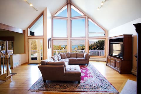 6 Bedroom Lake George Lake View and Access House