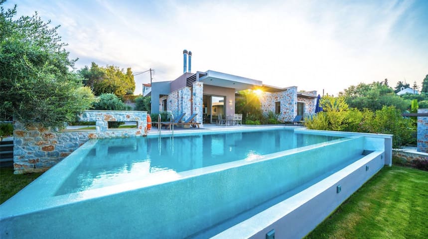 Chania Luxury Villas-Paradise Resorts -Up to 16ppl