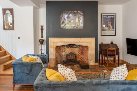 Successful Airbnb property: Luxury City Centre Accommodation Sleeping 2 in Old Catton