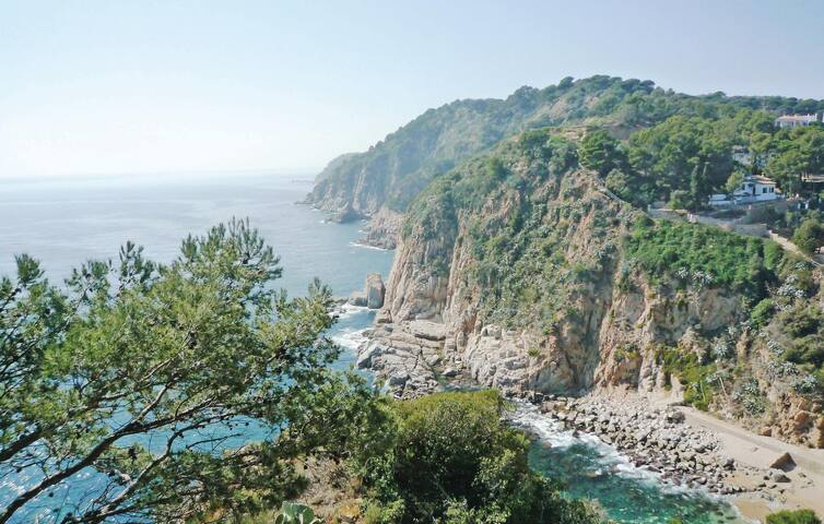 Stunning apartment in Tossa de Mar gallery image 4