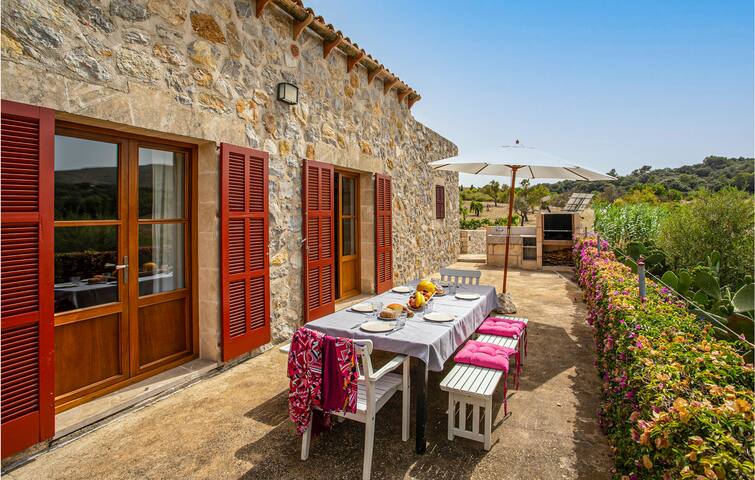 4 bedroom cozy home in Artà gallery image 2