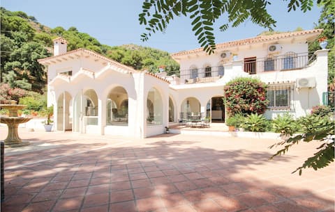 7 bedroom nice home in Ojen, Marbella