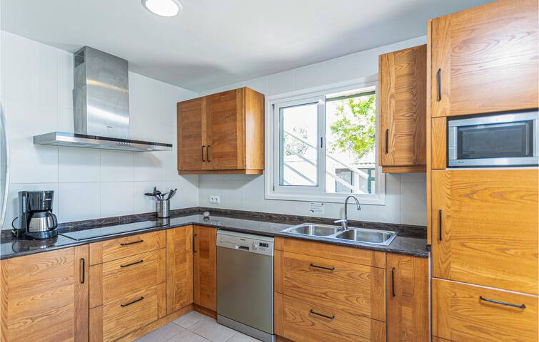 Cozy home in Puerto de Alcudia gallery image 4