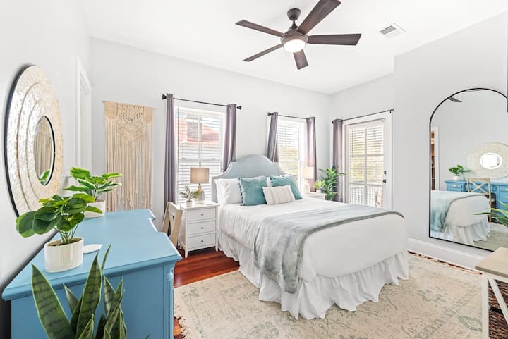 Spacious Bedroom with Desk