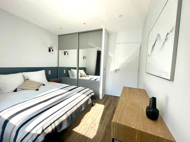Bedroom 1 with queen bed 160x200, new and quality bedding