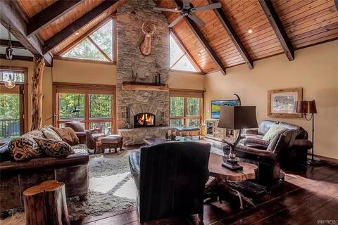 Luxe Chalet! H/tub & A+ Location!