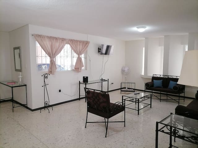 Hospedaje Temporal Querétaro managed Airbnb listing 2