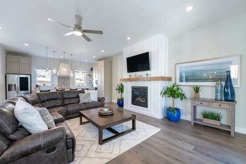 Top performing Airbnb: Private Hot Tub, Views of the Lake, just min to Main St! in Hideout