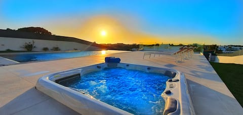 Sunrise Villa by Laranjal Rentals