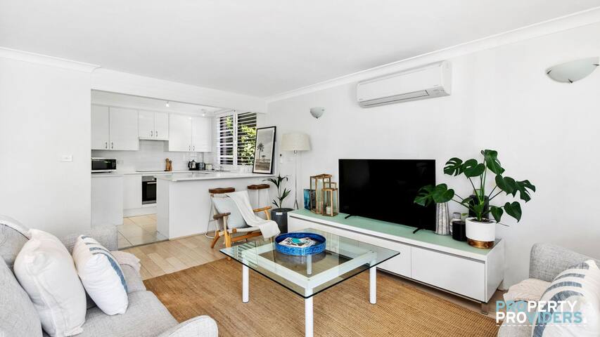 50m to Manly beach – 3 bedrooms + pets welcome gallery image 3