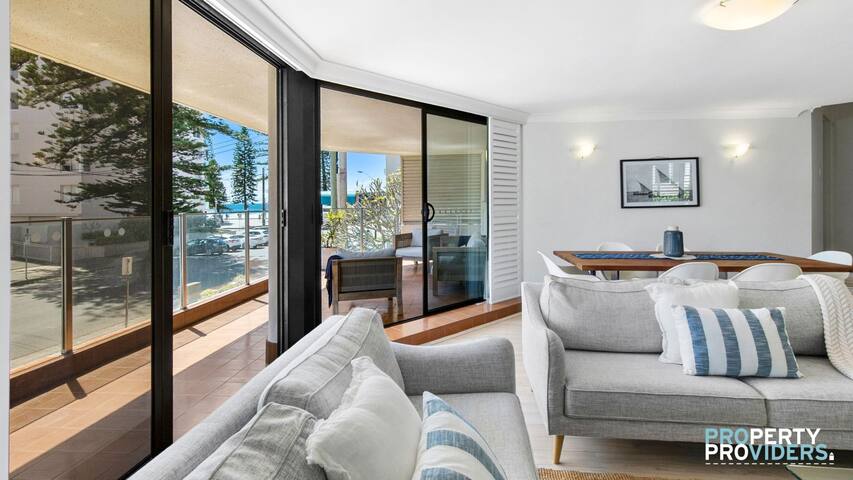 50m to Manly beach – 3 bedrooms + pets welcome gallery image 2