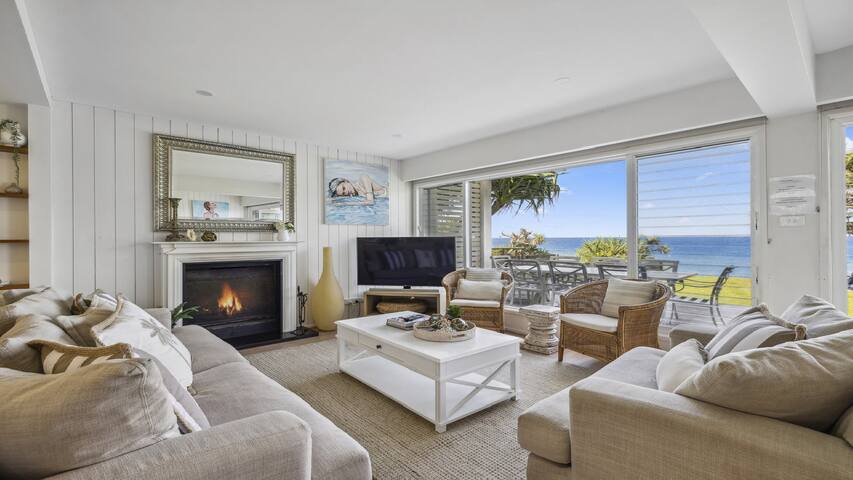 Hampton on the Beach – Stunning Beach Front gallery image 3