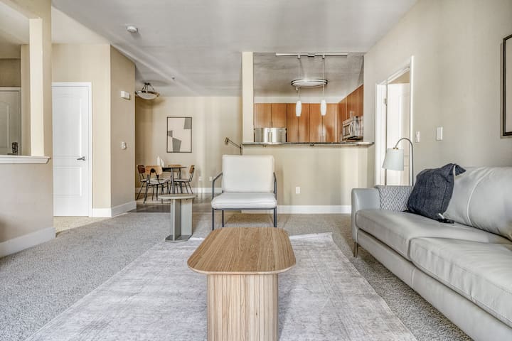 Blueground | San Mateo, pool & gym, highway access gallery image 3