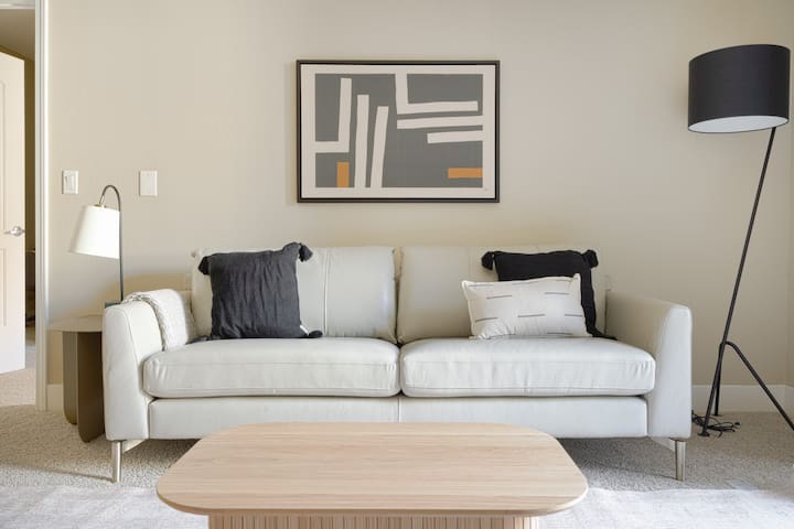 Blueground | San Mateo, pool & gym, highway access gallery image 2