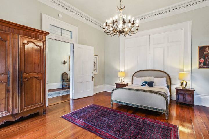 Pedigreed Upscale Home Blends History & Luxury gallery image 5