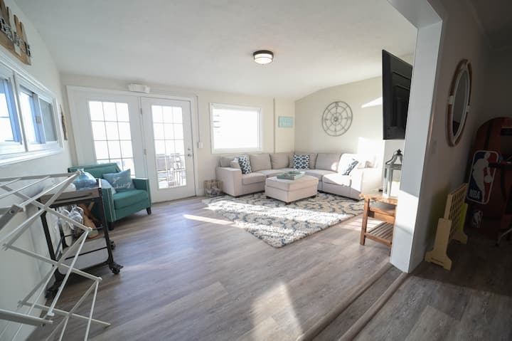 The Sunset Sail |Historic Oneida Lakefront Condo 1 - Verona Beach State Park, Verona Beach