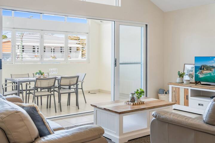 Malibu Apartments Unit 1 and 2 – 5 Oak Street