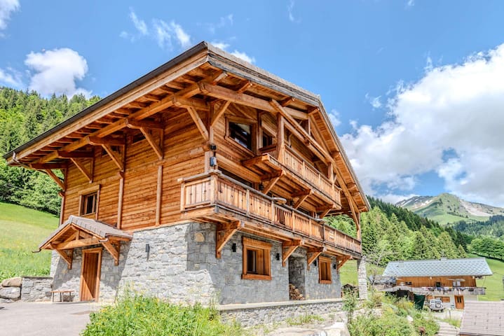 RE/MAX Lacoutete Immobilier managed Airbnb listing 1