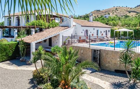 Beautiful home in Pizarra