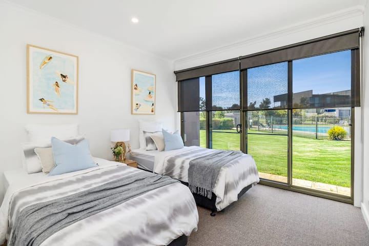 Bedroom 4 – Twin King Singles (linen is left for guests to turn this into a King bed if preferable)