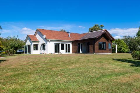 Big Inn Brunswick | 6 Bed, 4 Bath on 2 Acres