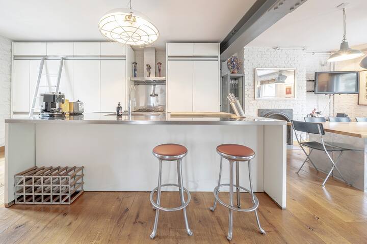 Experience London in amazing reconverted Gin house gallery image 2