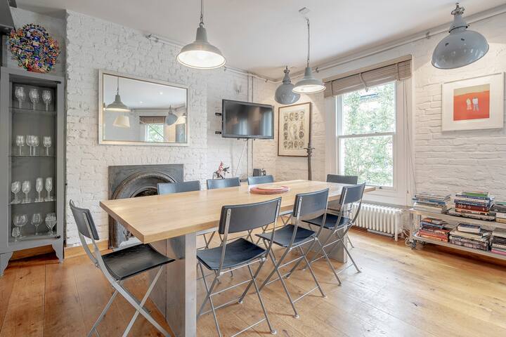 Experience London in amazing reconverted Gin house gallery image 3