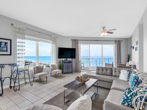 Pet Friendly 3 Bedroom Condo with a Direct Gulf