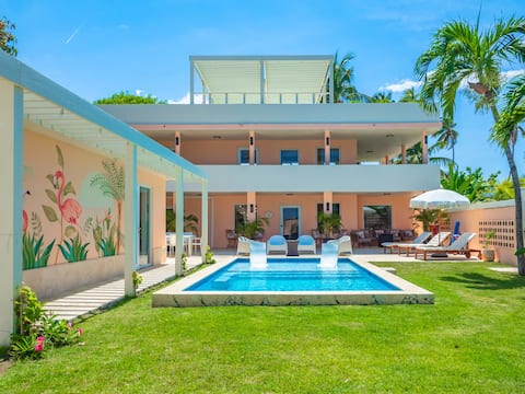 Amazing Direct Sandy Beach Access Luxury Villa