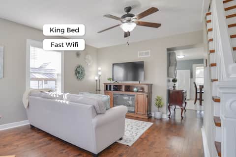 Steps to Southeast Hospital - Fast Wifi - King Bed